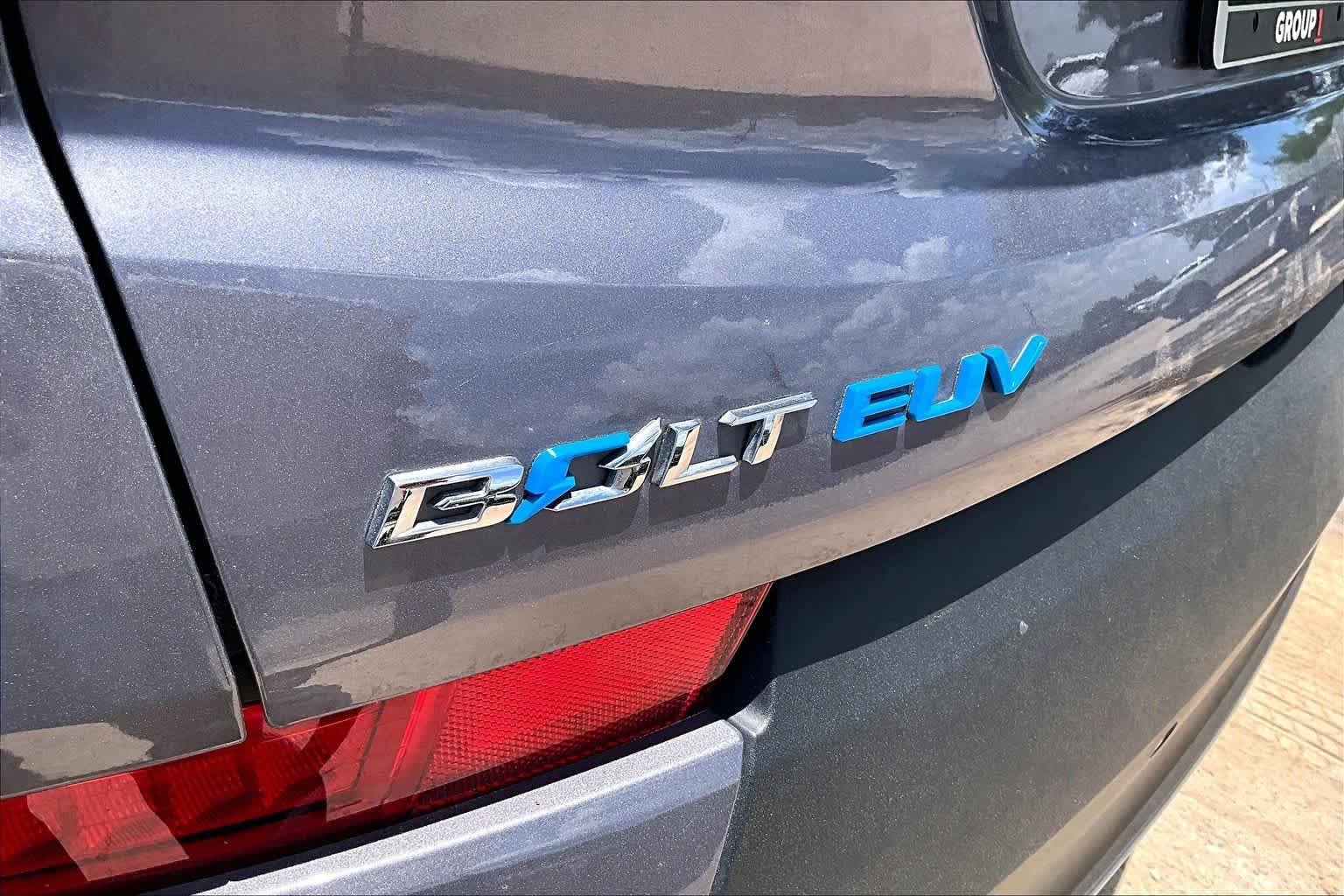 Used 2022 Chevrolet Bolt EUV LT w/ Comfort Package FWD image 11
