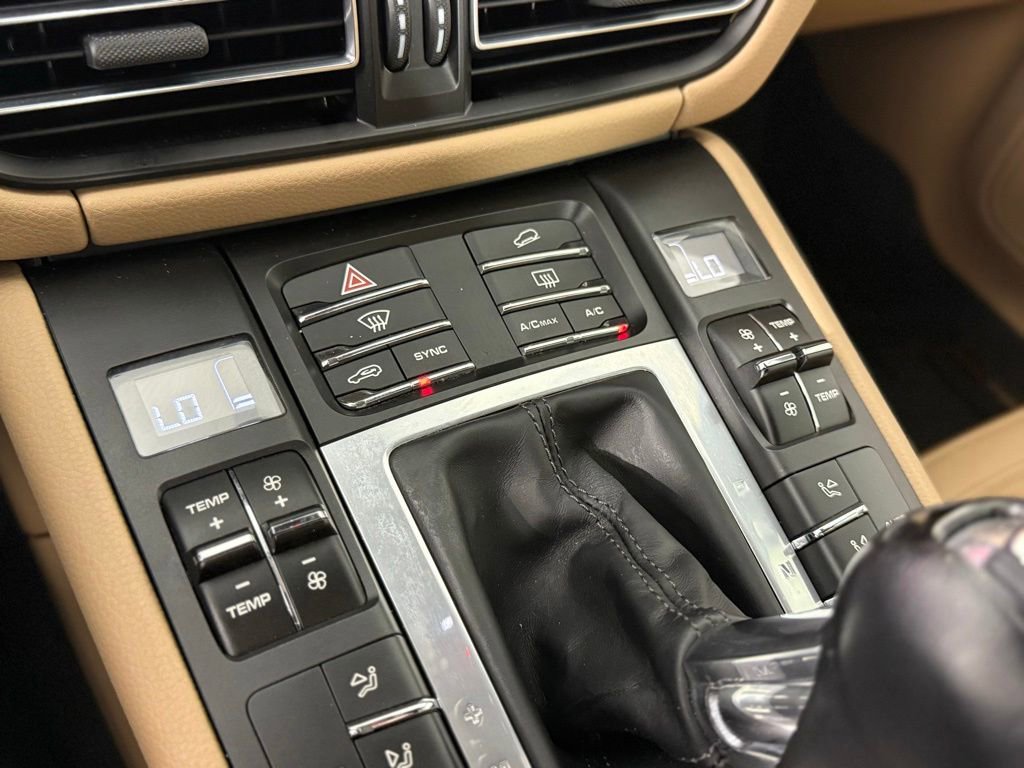 Certified 2019 Porsche Macan AWD/4WD image 25