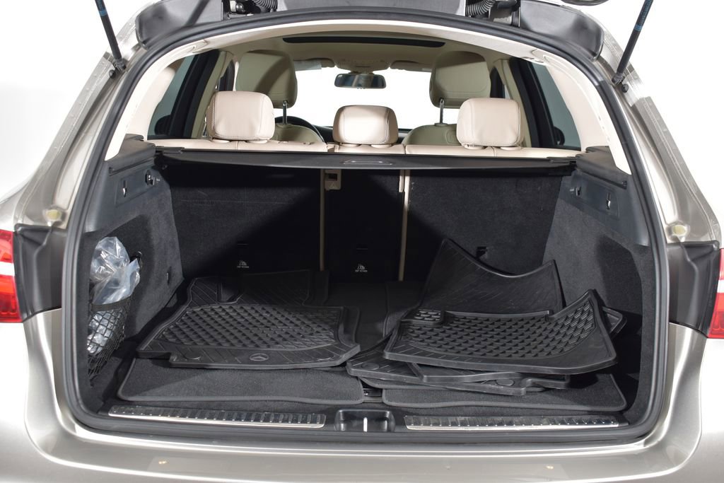 Used 2019 Mercedes-Benz GLC 300 4MATIC image 5