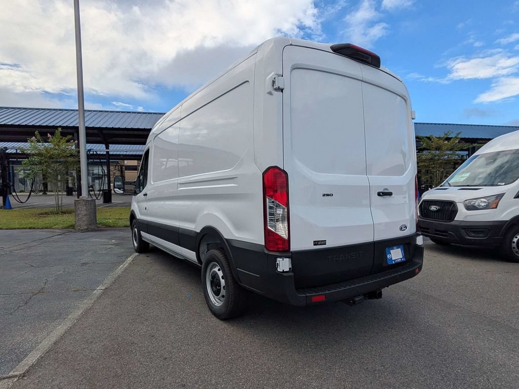 New 2027 Ford Transit 250 148 Medium Roof w/ Load Area Protection Package RWD image 6