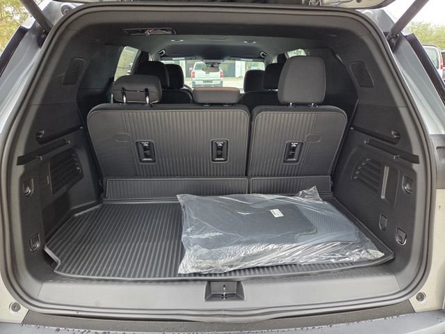 New 2026 Chevrolet Traverse LT w/ LPO, Floor Liner Package image 23