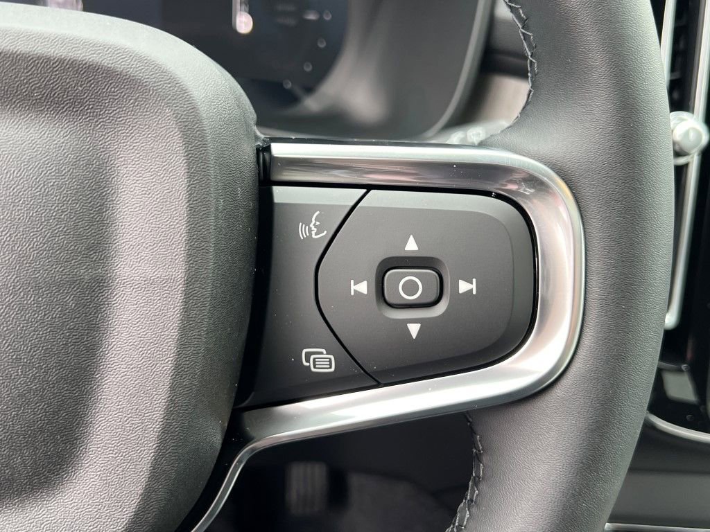 New 2026 Volvo EX40 Plus w/ Protection Package Premier image 18