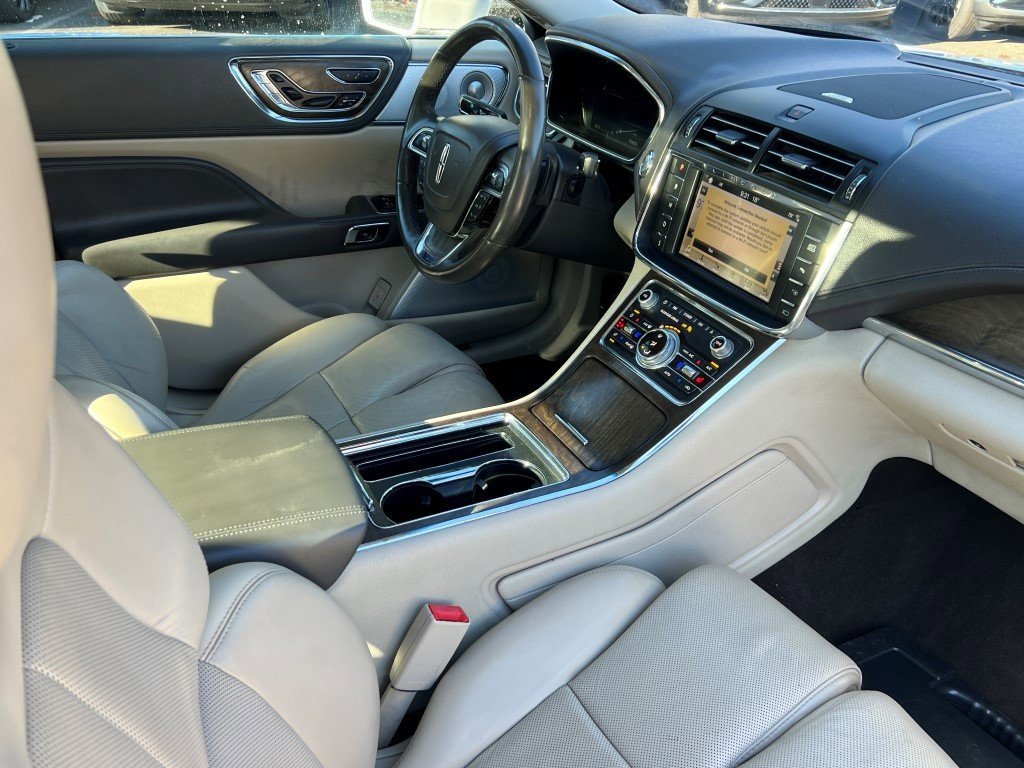 Used 2019 Lincoln Continental Reserve image 14