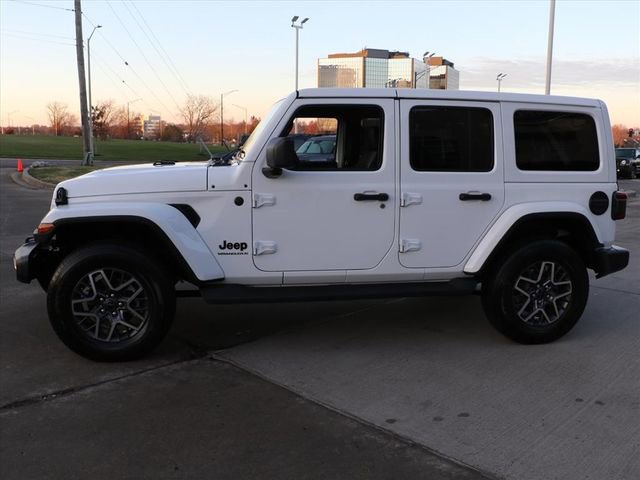 Used 2025 Jeep Wrangler Sahara image 3