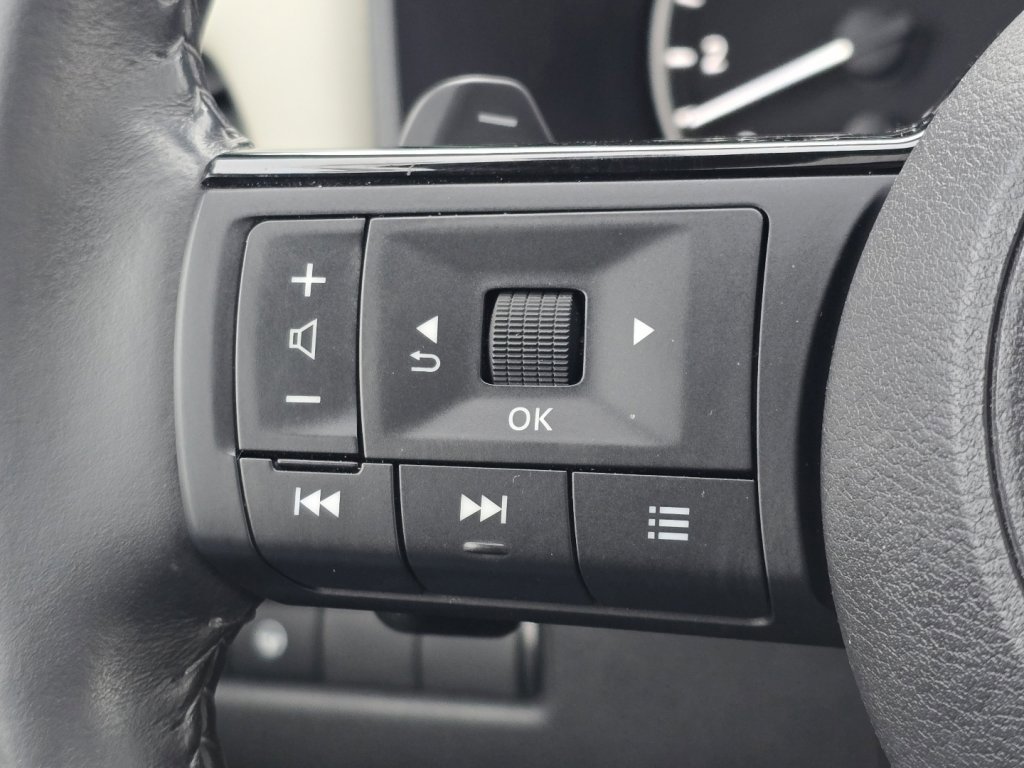 Used 2023 Nissan Rogue SV w/ SV Premium B Package image 29