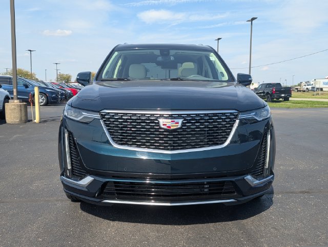 Used 2025 Cadillac XT6 Premium Luxury AWD/4WD image 2