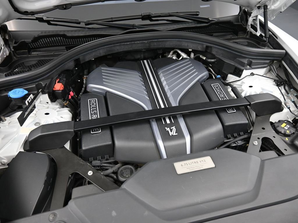 Certified 2021 Rolls-Royce Cullinan Black Badge image 37