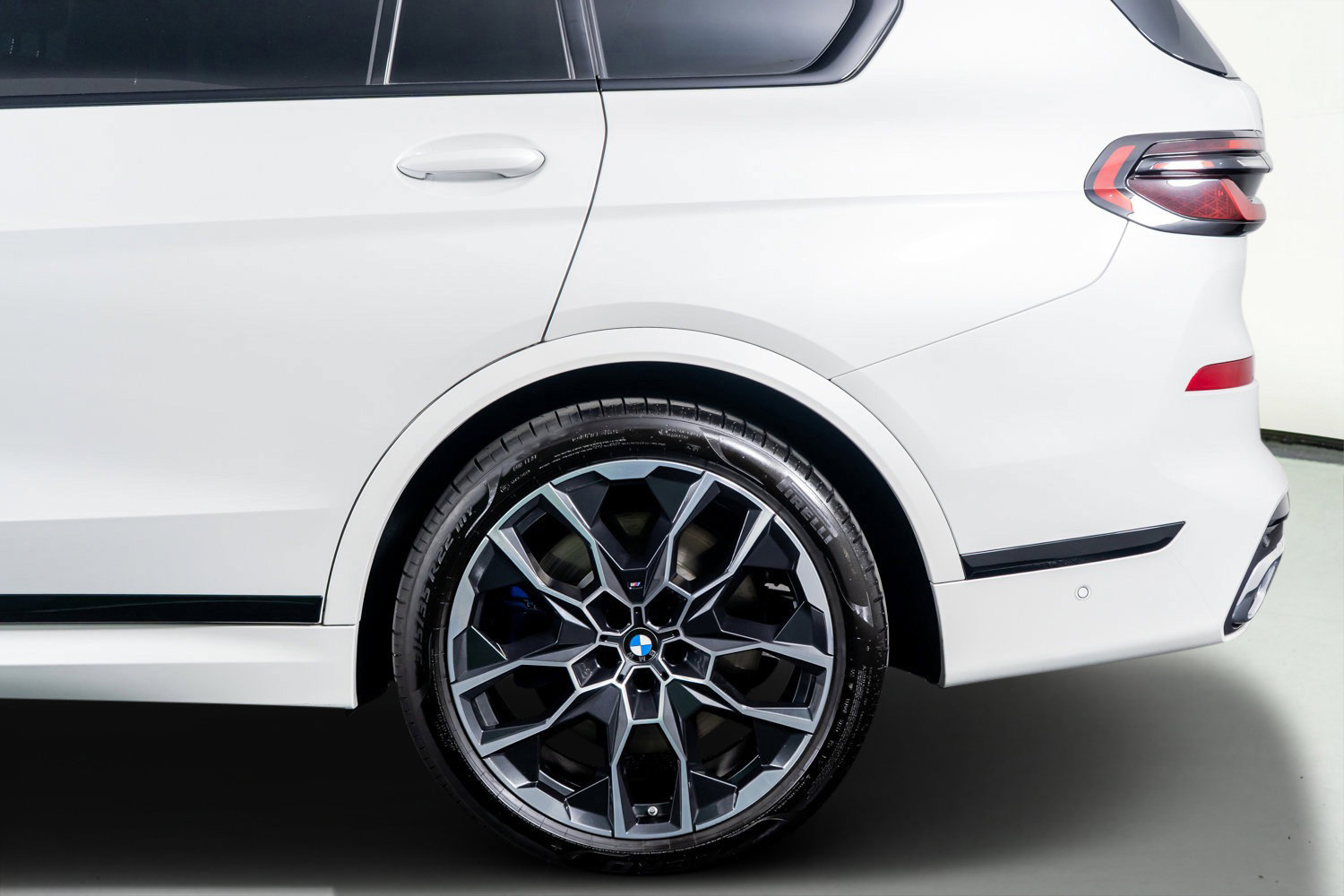 Used 2025 BMW X7 M60i image 18