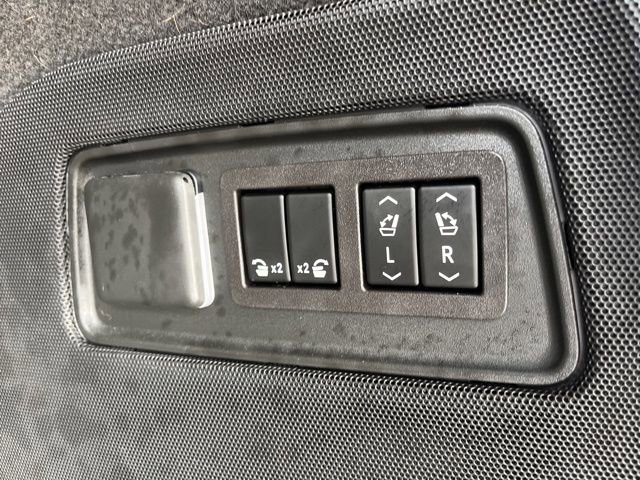 Used 2024 Cadillac Escalade Sport Platinum w/ LPO, ONYX Package image 9