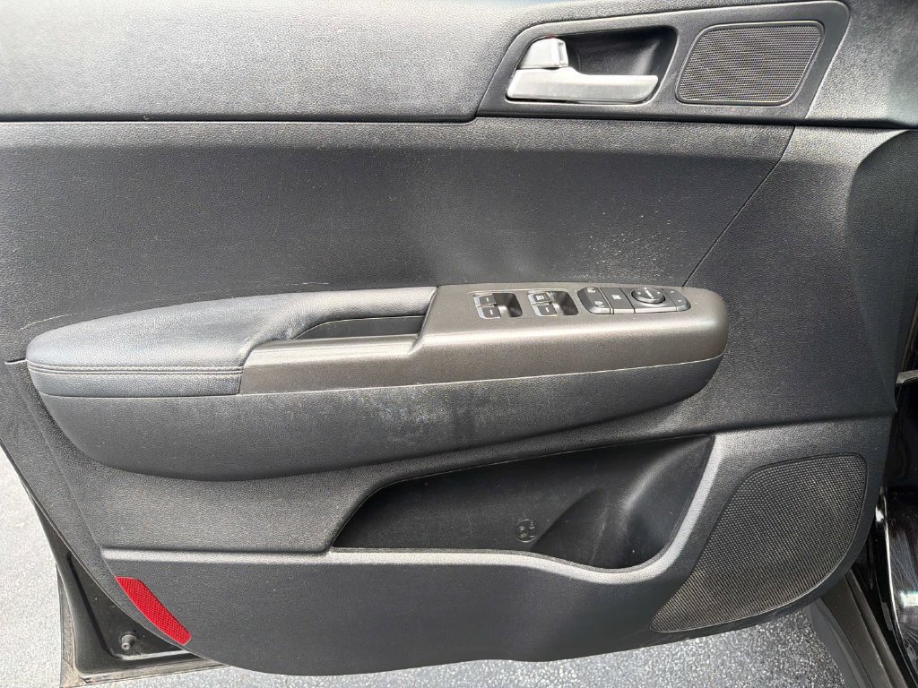 Used 2019 Kia Sportage LX FWD image 32