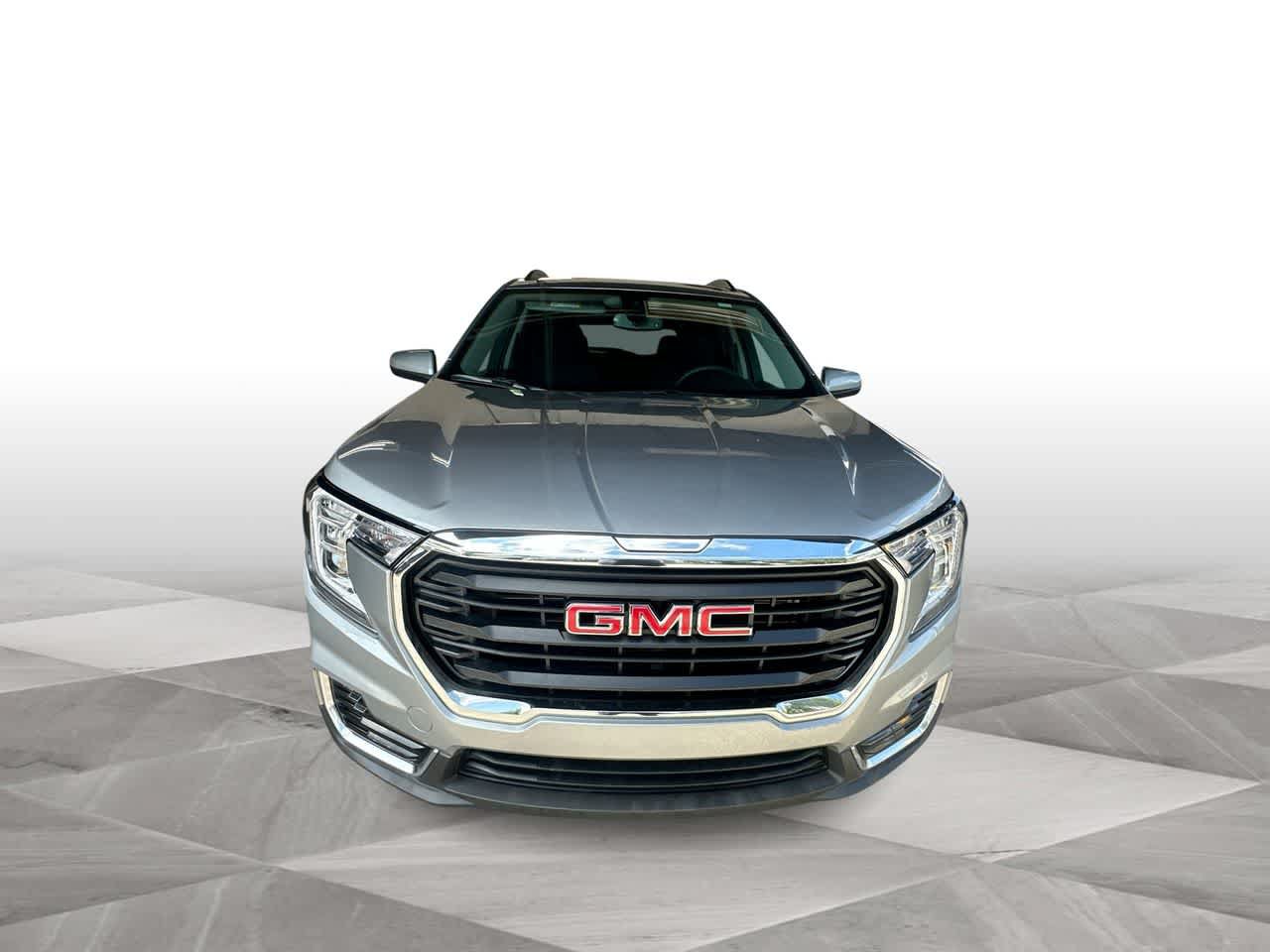 Used 2024 GMC Terrain SLE w/ Driver Convenience Package FWD image 3