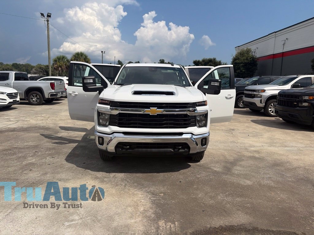 Used 2025 Chevrolet Silverado 2500 LT w/ Convenience Package AWD/4WD image 11