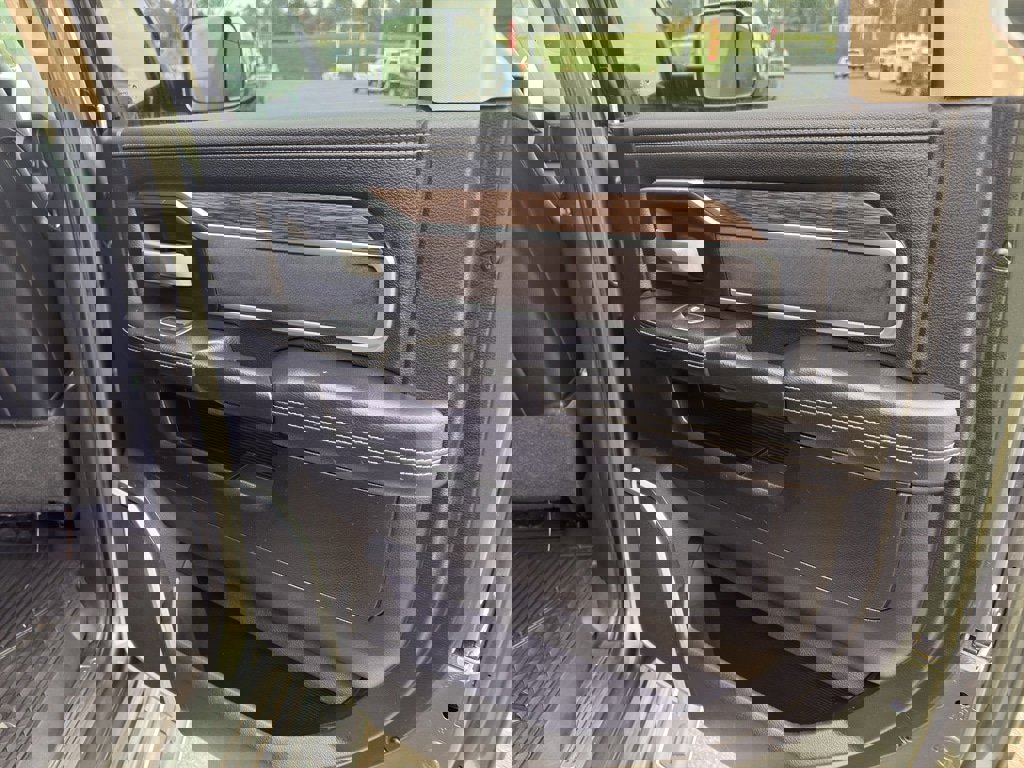 Used 2020 RAM 3500 Laramie image 23