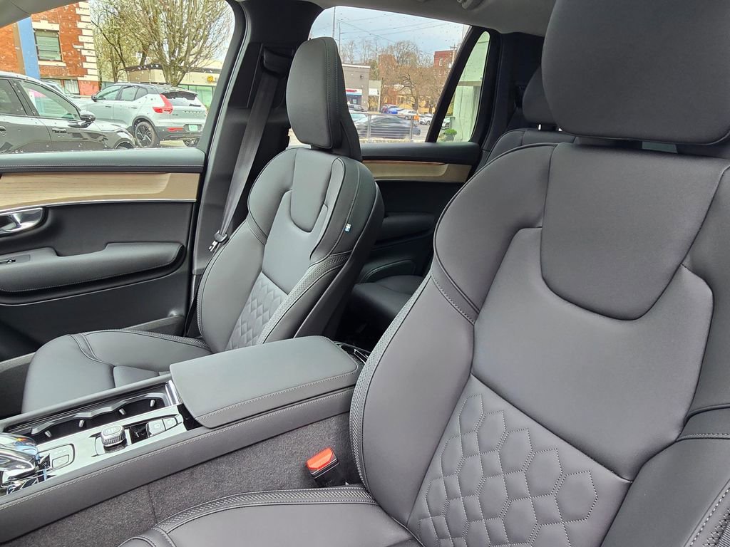 New 2025 Volvo XC90 B5 Plus w/ Protection Package Premier image 22