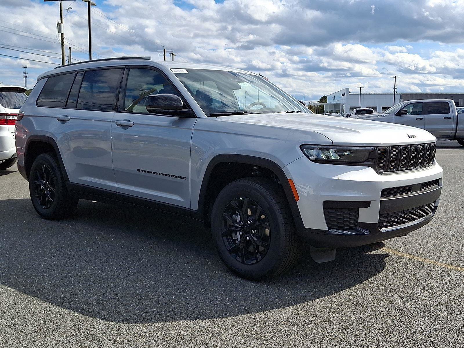 New 2025 Jeep Grand Cherokee L Altitude image 2