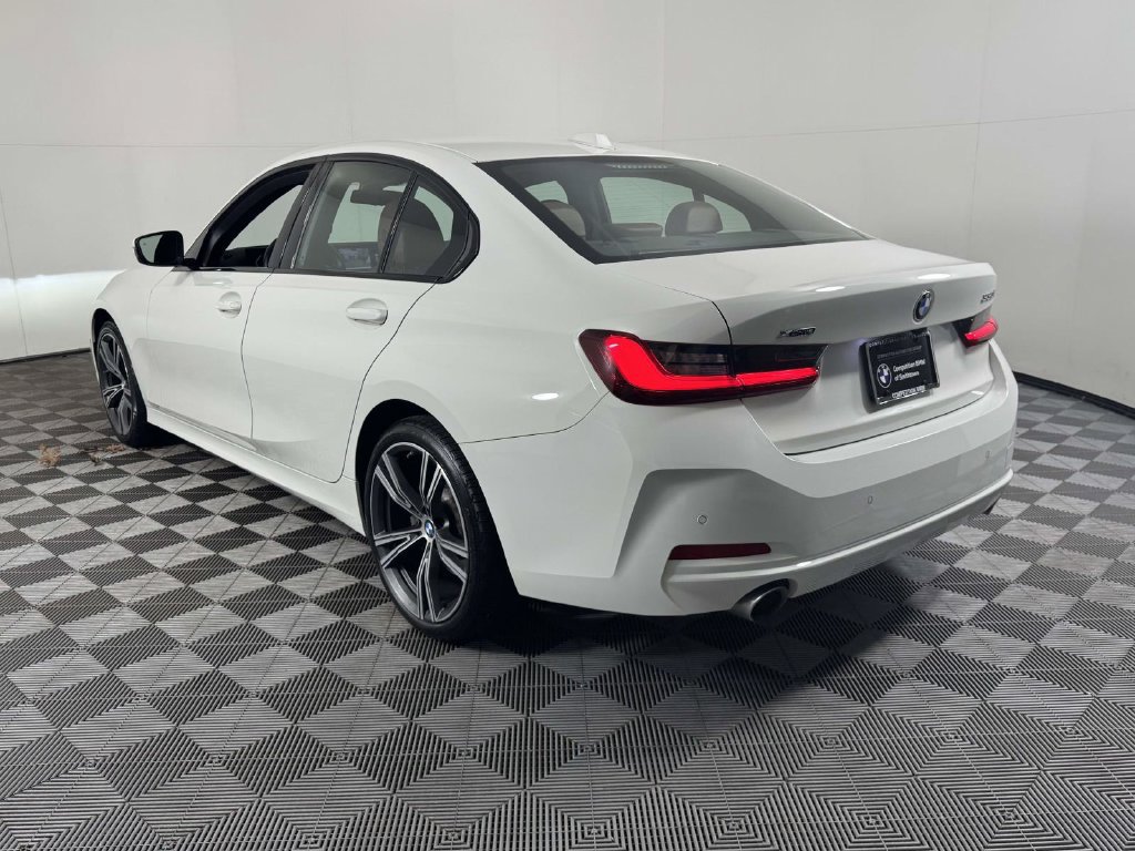 Used 2023 BMW 330i xDrive Sedan w/ Premium Package AWD/4WD image 8