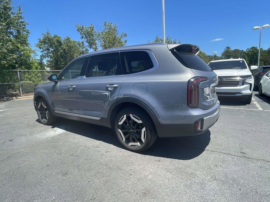 Used 2023 Kia Telluride EX w/ EX Captain's Chair Package FWD image 13