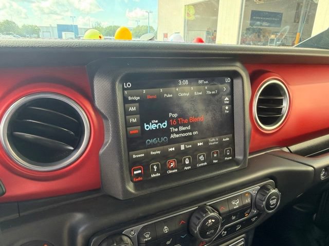 Used 2018 Jeep Wrangler Unlimited Rubicon w/ Dual Top Group AWD/4WD image 23