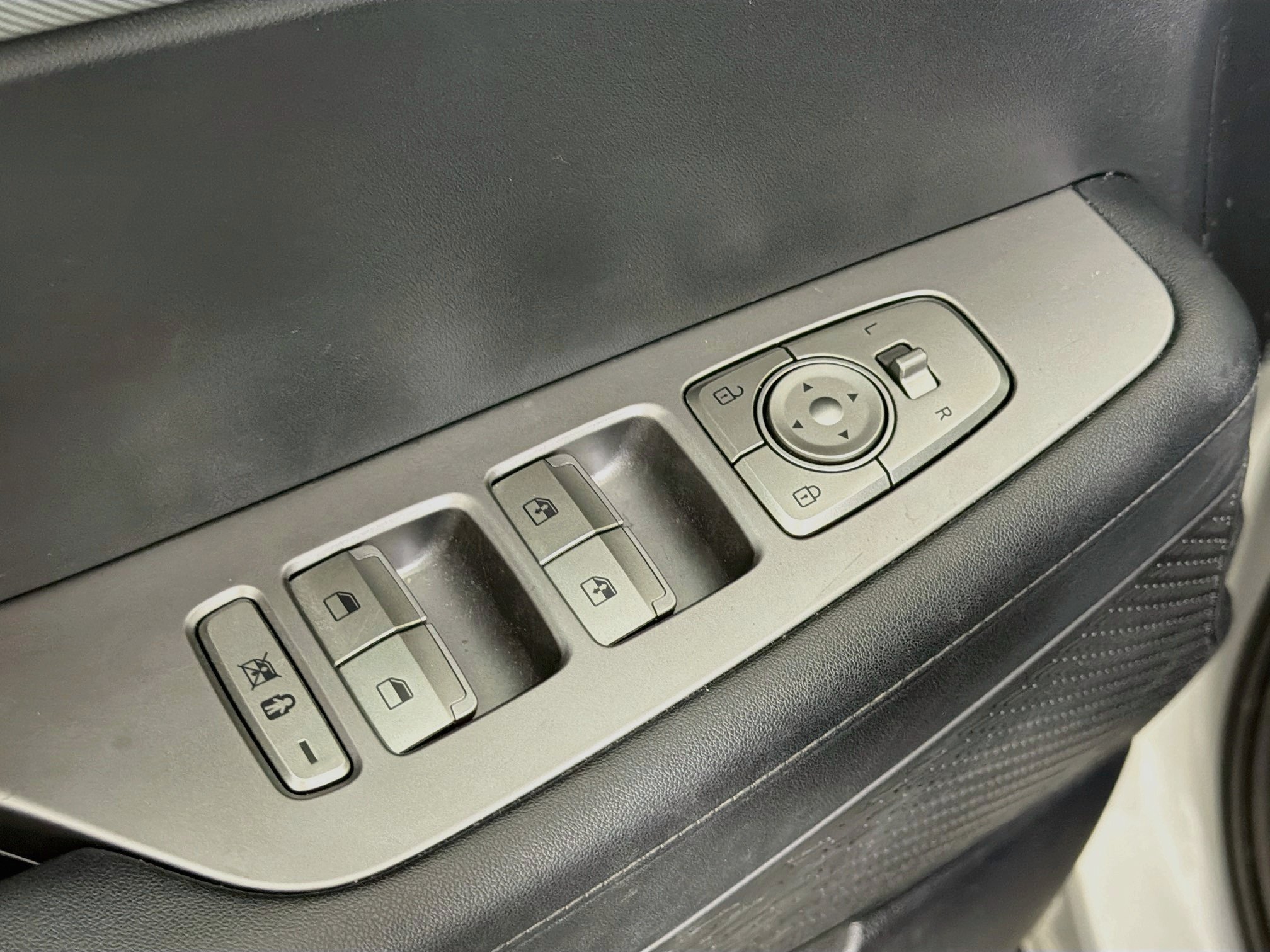 Used 2025 Hyundai Palisade SEL FWD image 15