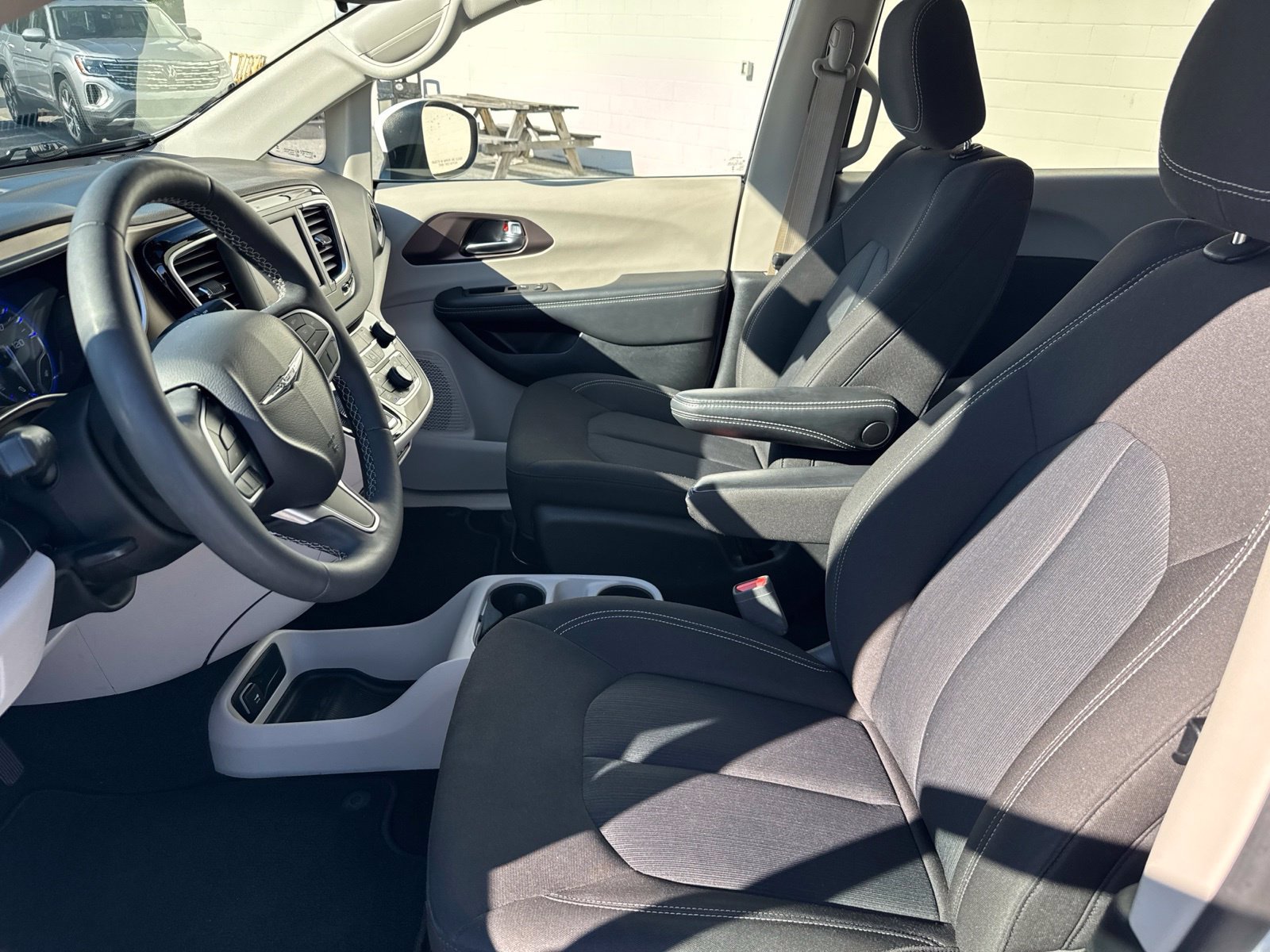 Used 2023 Chrysler Voyager LX FWD image 20