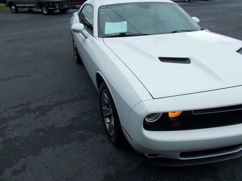 Used 2019 Dodge Challenger SXT RWD image 10