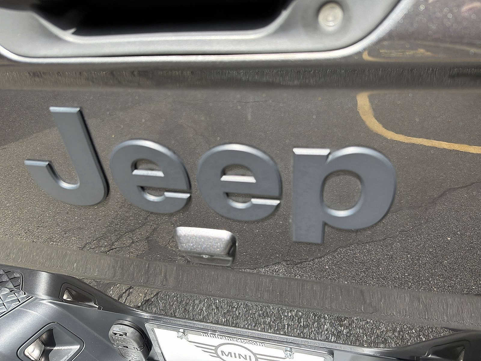 Used 2021 Jeep Gladiator Sport AWD/4WD image 15