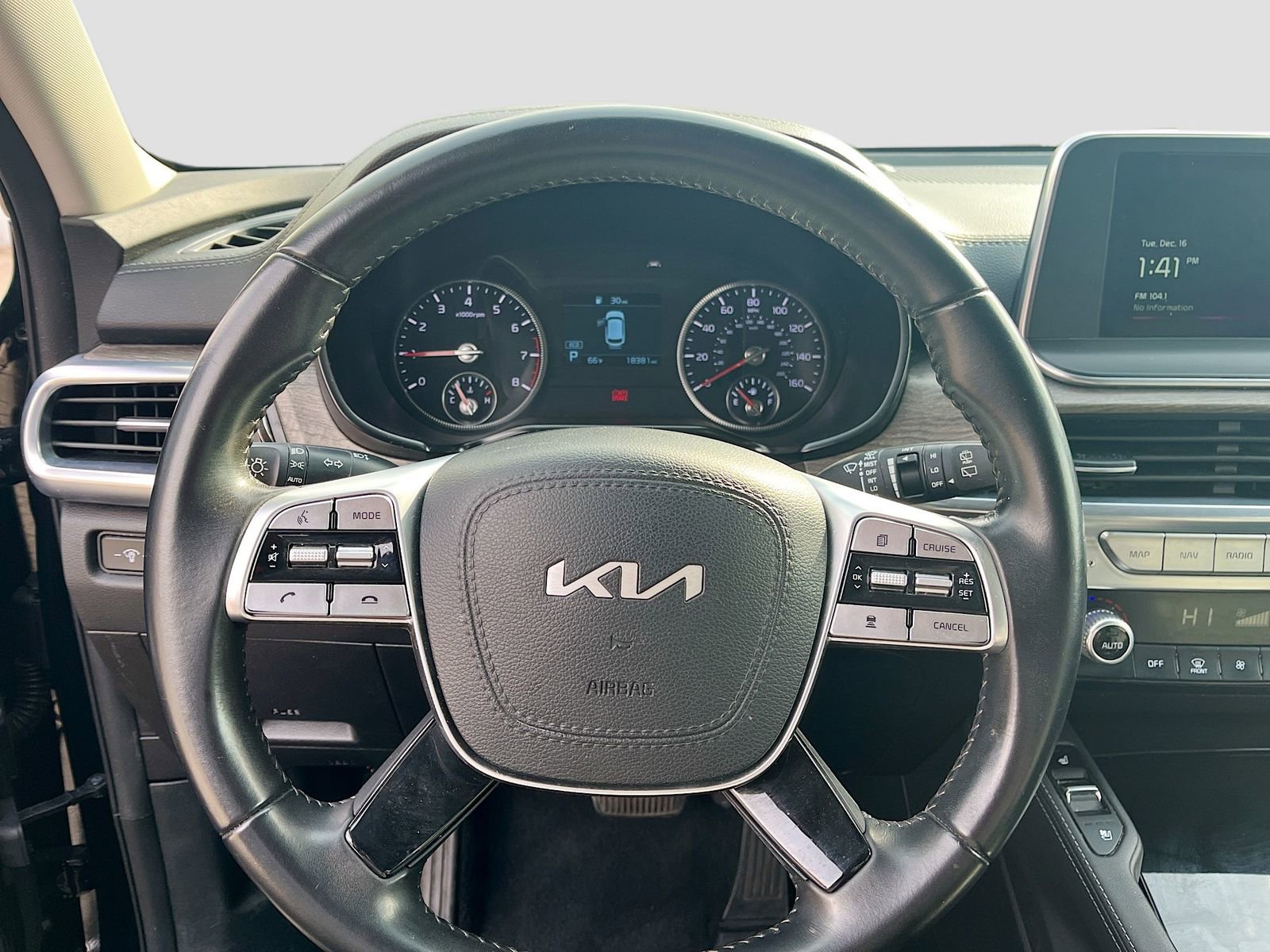 Used 2022 Kia Telluride EX w/ EX Premium Package FWD image 11