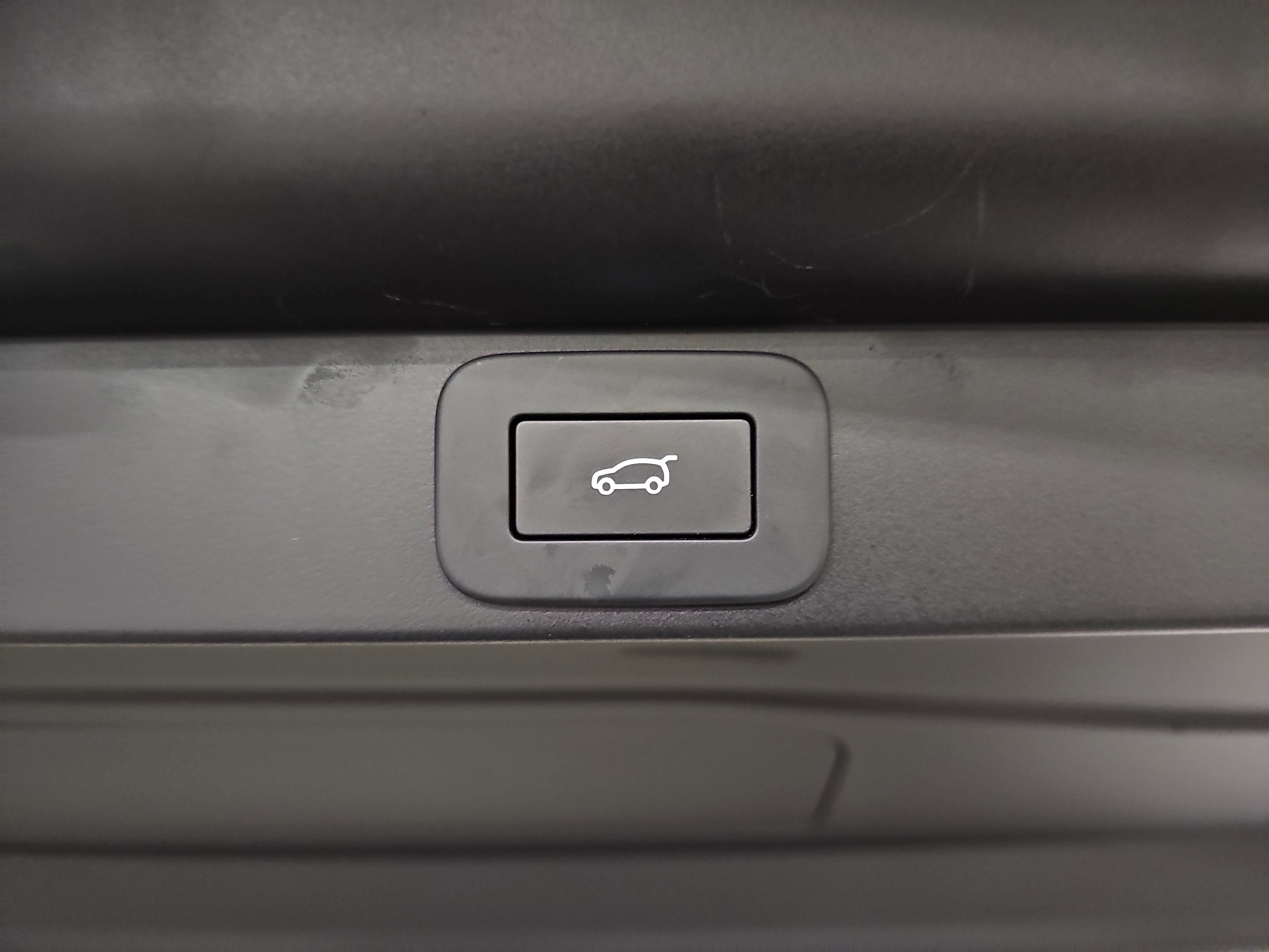 Used 2025 Land Rover Range Rover SE image 15