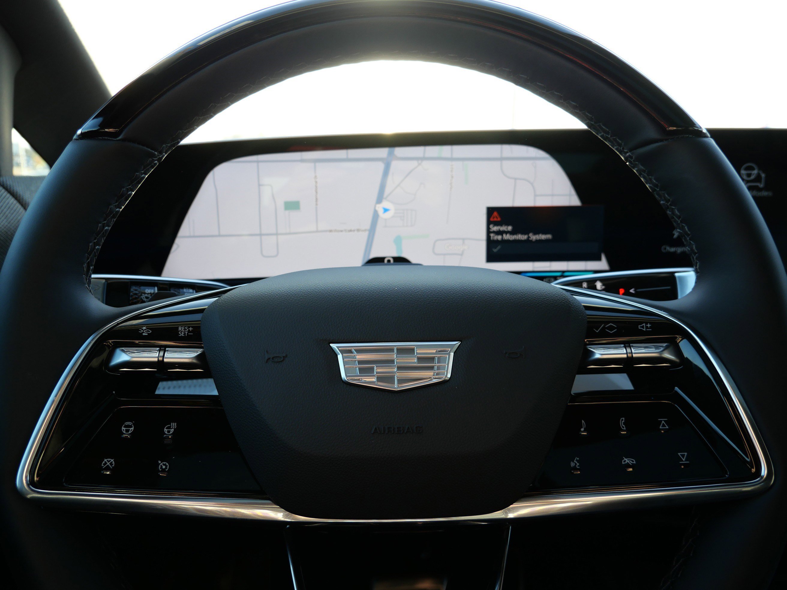 Used 2025 Cadillac Optiq Sport 2 w/ LPO, ONYX Package image 24