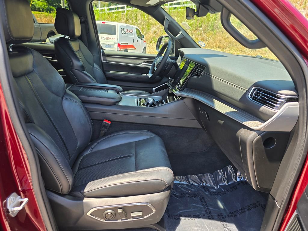 Used 2024 Jeep Wagoneer L Series II w/ Flexible Seating Group AWD/4WD image 27