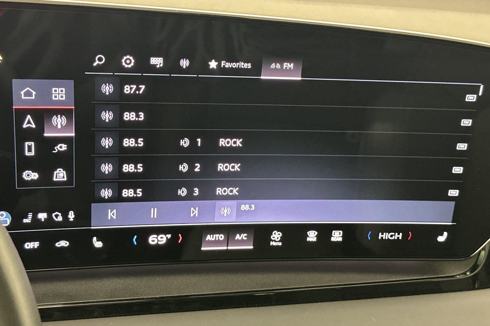 Used 2025 Audi Q6 e-tron Premium w/ Convenience Package image 17