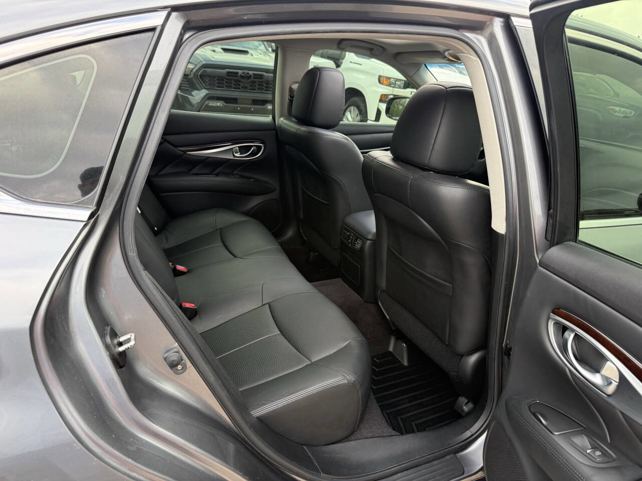 Used 2015 INFINITI Q70 3.7 RWD image 15