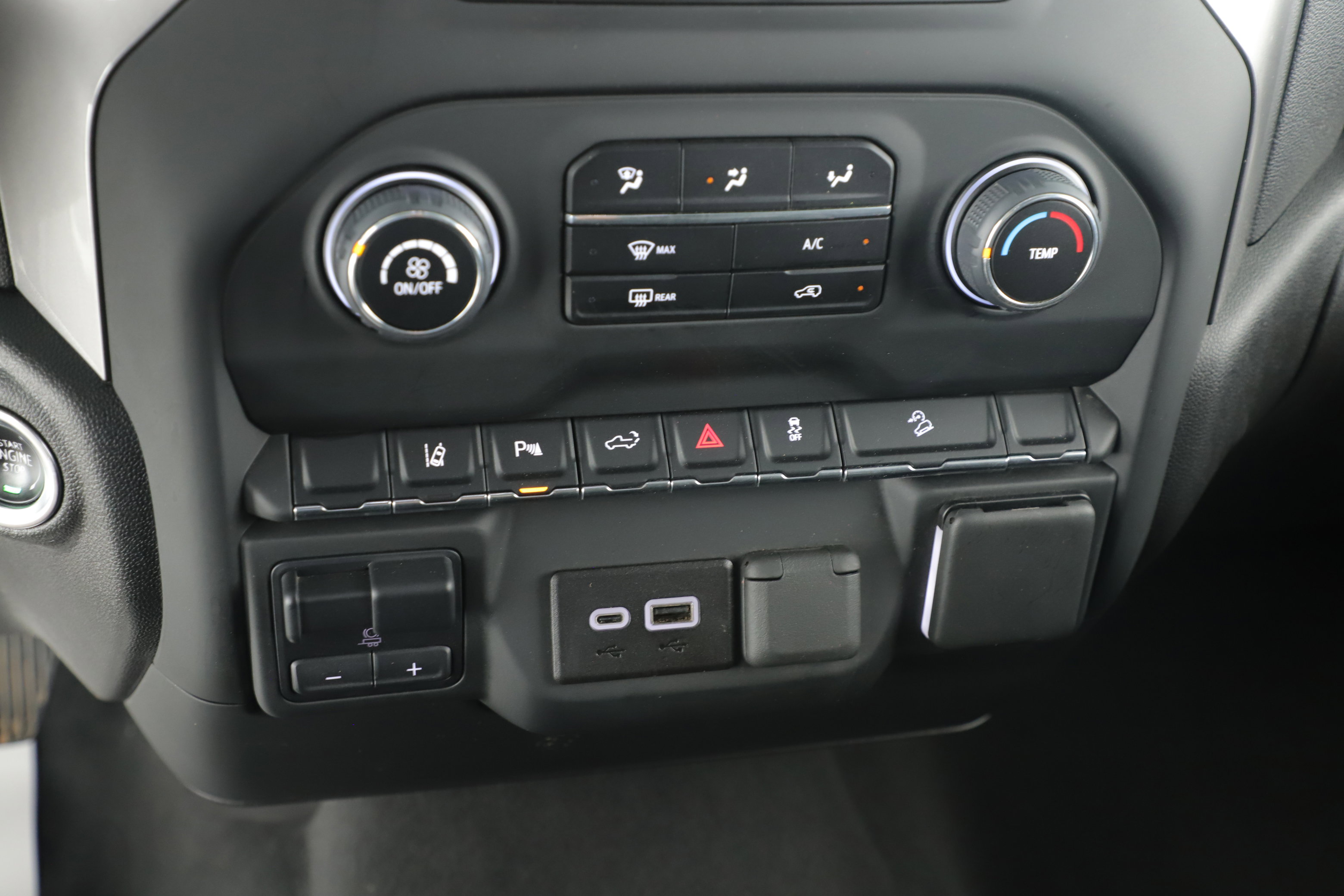 Used 2024 Chevrolet Silverado 2500 Custom w/ Custom Value Package image 6