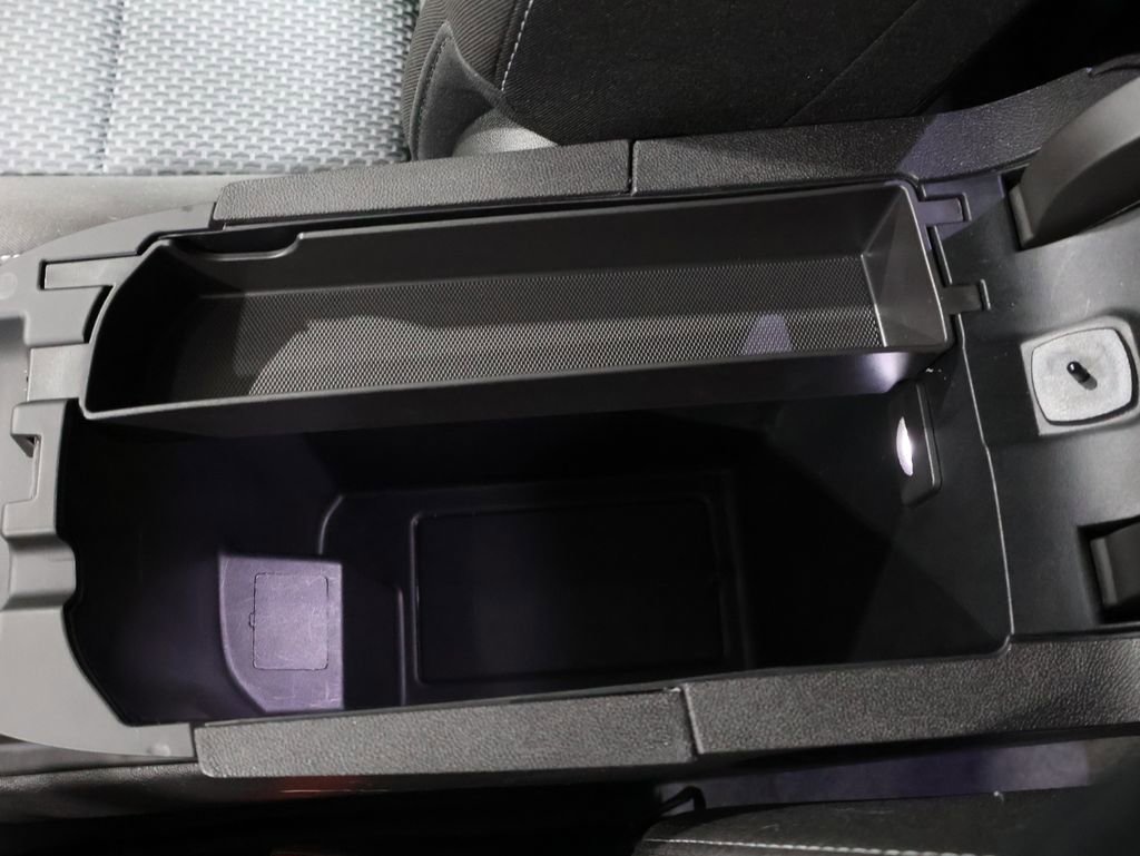 Used 2024 GMC Terrain SLE image 31