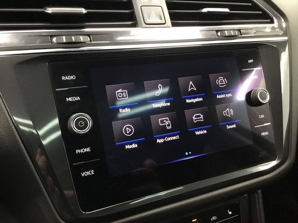 Used 2022 Volkswagen Tiguan SE AWD/4WD image 17