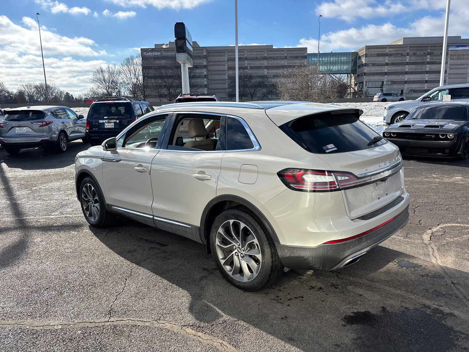 Certified 2022 Lincoln Nautilus Reserve w/ Cargo Utility Package image 5