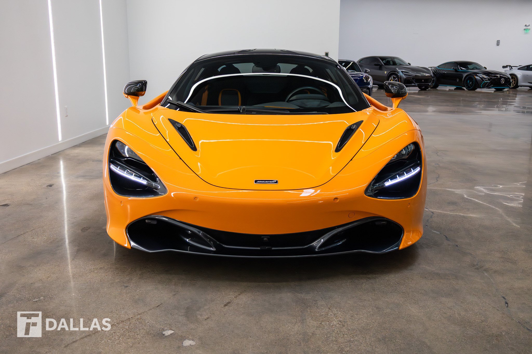 Used 2019 McLaren 720S RWD image 3