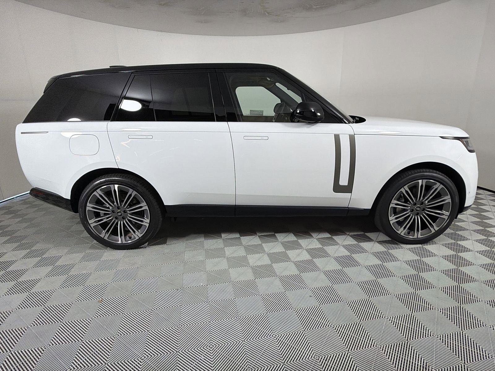 New 2025 Land Rover Range Rover SE image 6