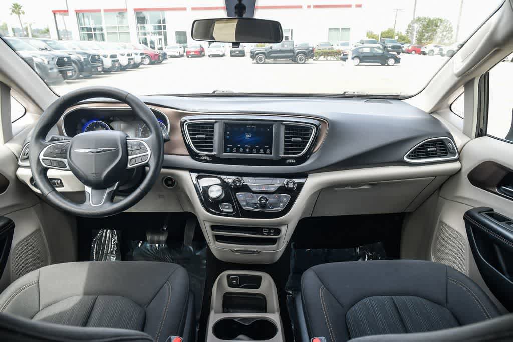 Used 2019 Chrysler Pacifica L FWD image 14