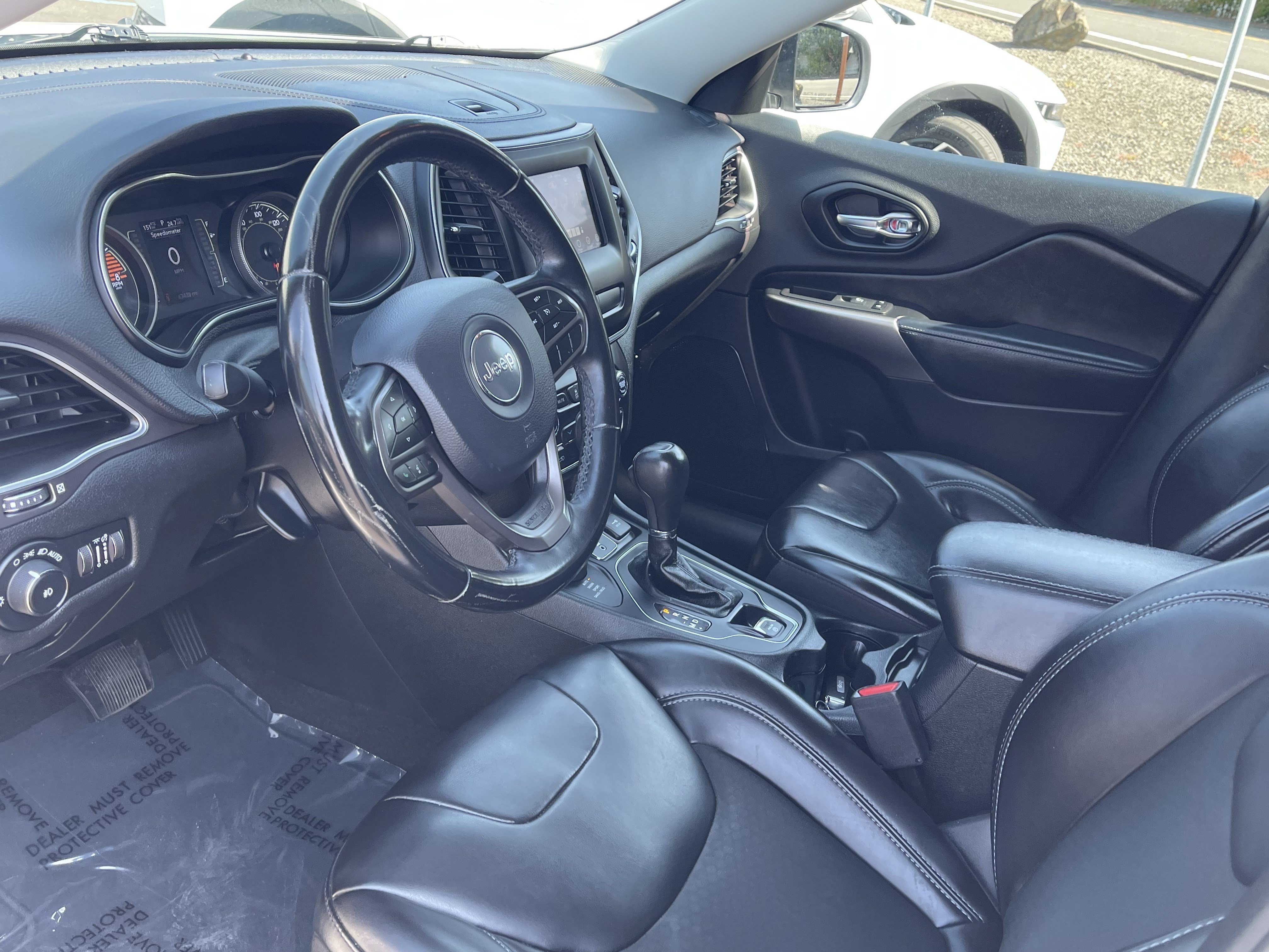 Used 2019 Jeep Cherokee Latitude Plus AWD/4WD image 10