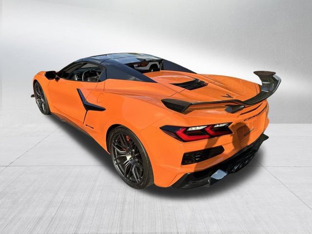 Used 2024 Chevrolet Corvette Z06 w/ Z07 Performance Package RWD image 9