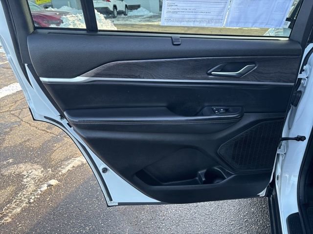 Used 2024 Jeep Grand Cherokee L Limited w/ Luxury Tech Group II image 20