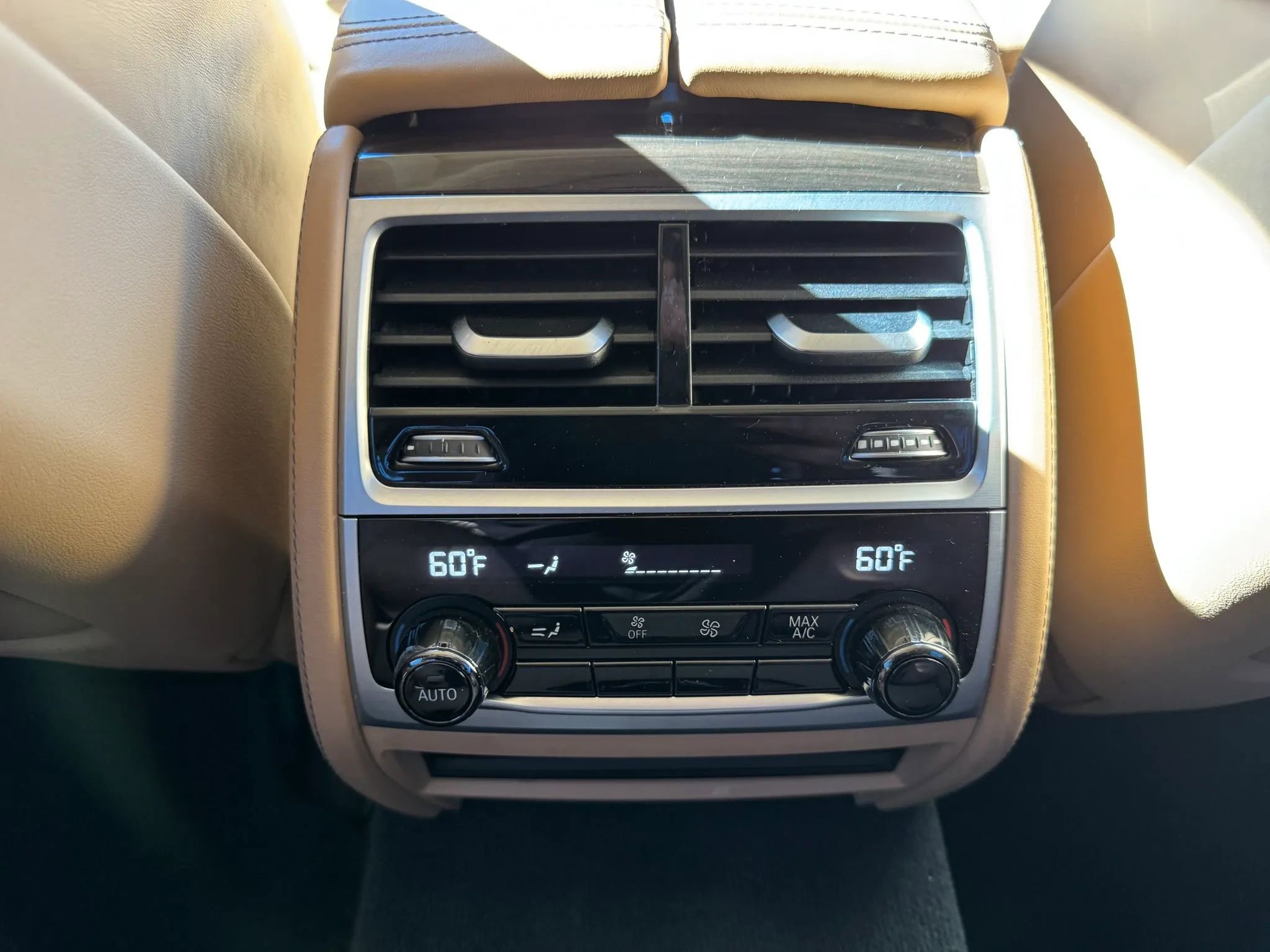 Used 2021 BMW 750i xDrive w/ Executive Package image 21