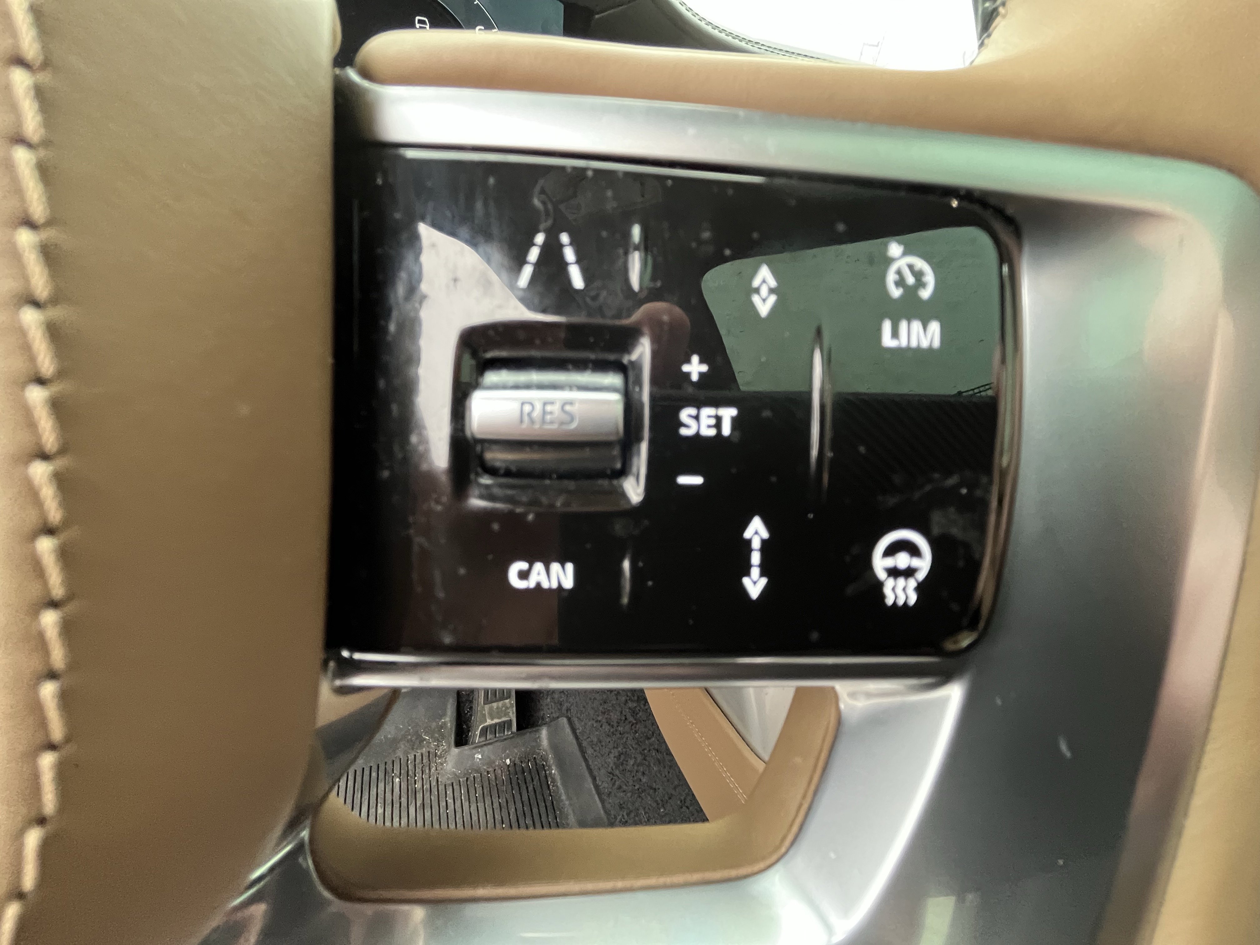 Certified 2025 Land Rover Range Rover SE image 20