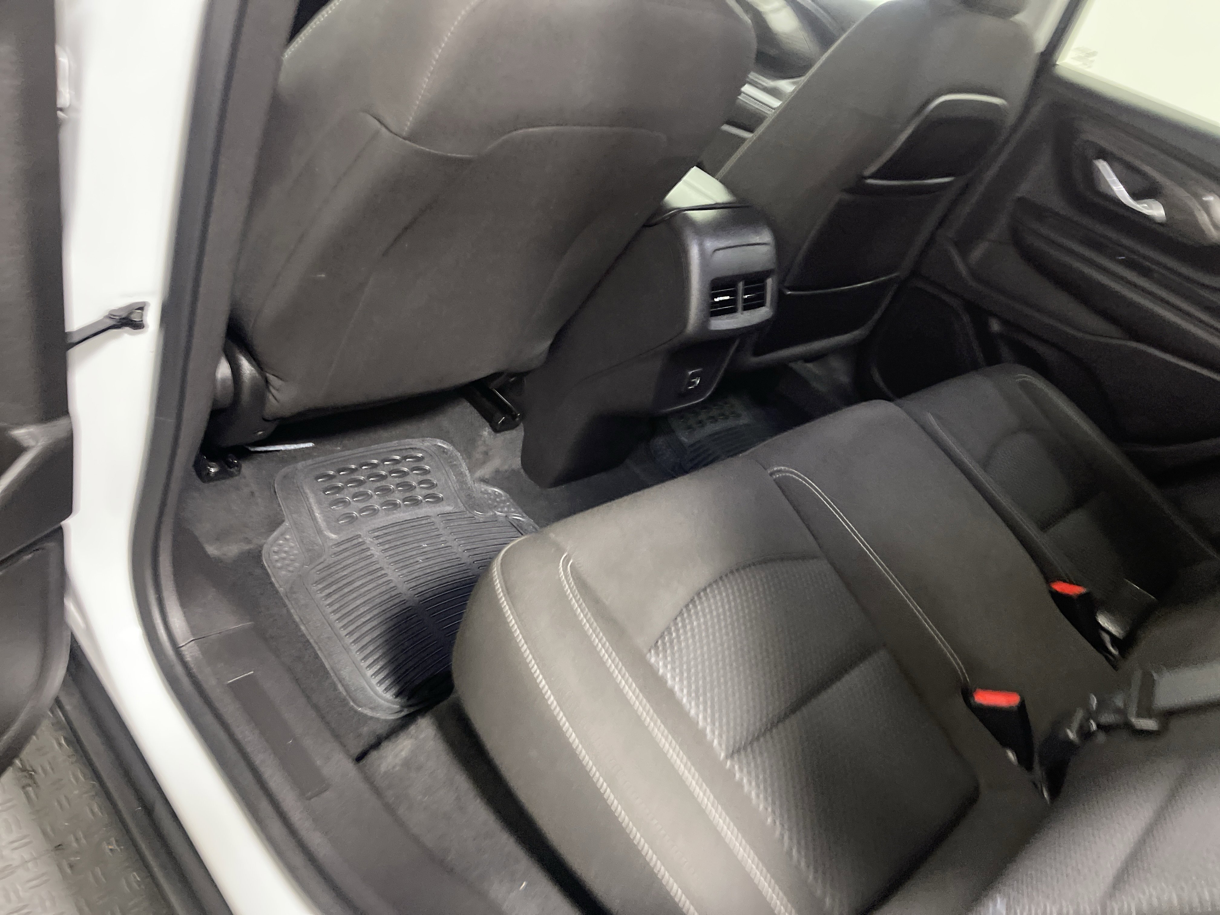Used 2024 GMC Terrain SLE FWD image 17