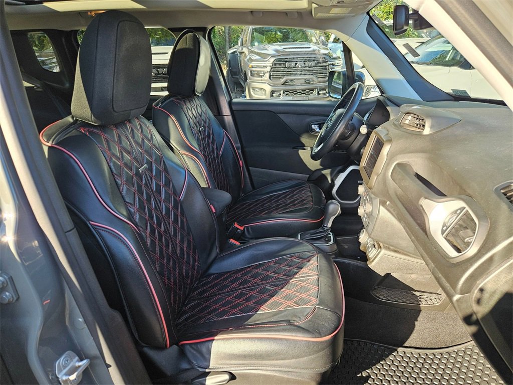 Certified 2021 Jeep Renegade Latitude w/ Luxury Group I image 18