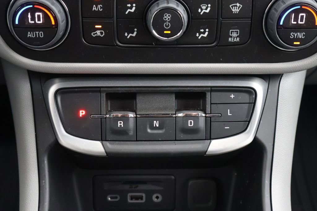 Used 2024 GMC Terrain SLT w/ LPO, Floor Liner Package image 20