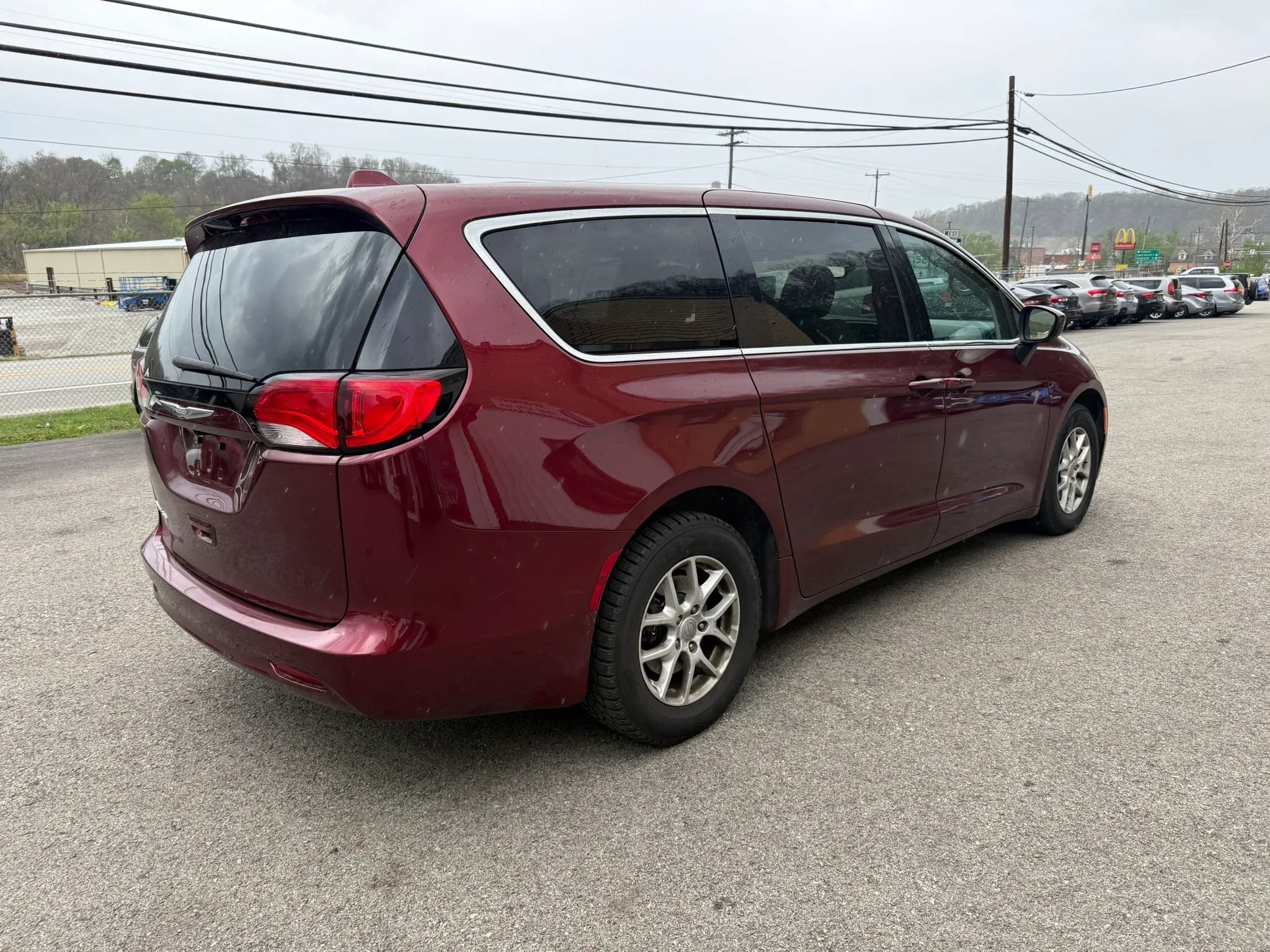 Used 2017 Chrysler Pacifica Touring FWD image 7