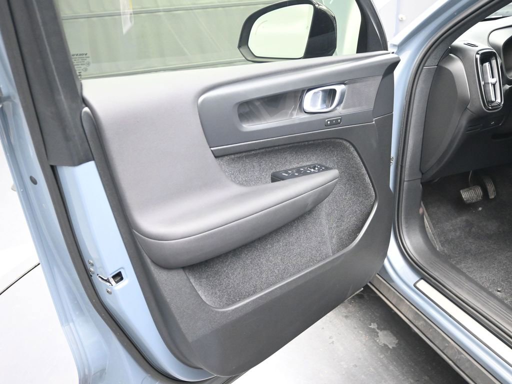 Used 2023 Volvo C40 P8 Recharge Plus image 11