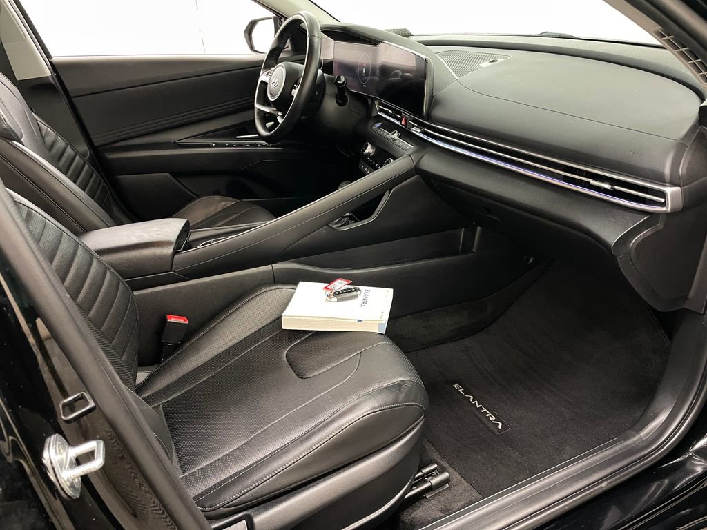 Used 2023 Hyundai Elantra Limited w/ Preferred Accessory Package FWD image 37